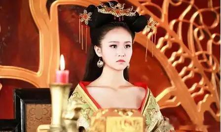 历史 刘曜灭掉西晋后，霸占了皇后羊献容。床榻之上，刘曜问她：“我与你前夫皇帝相比