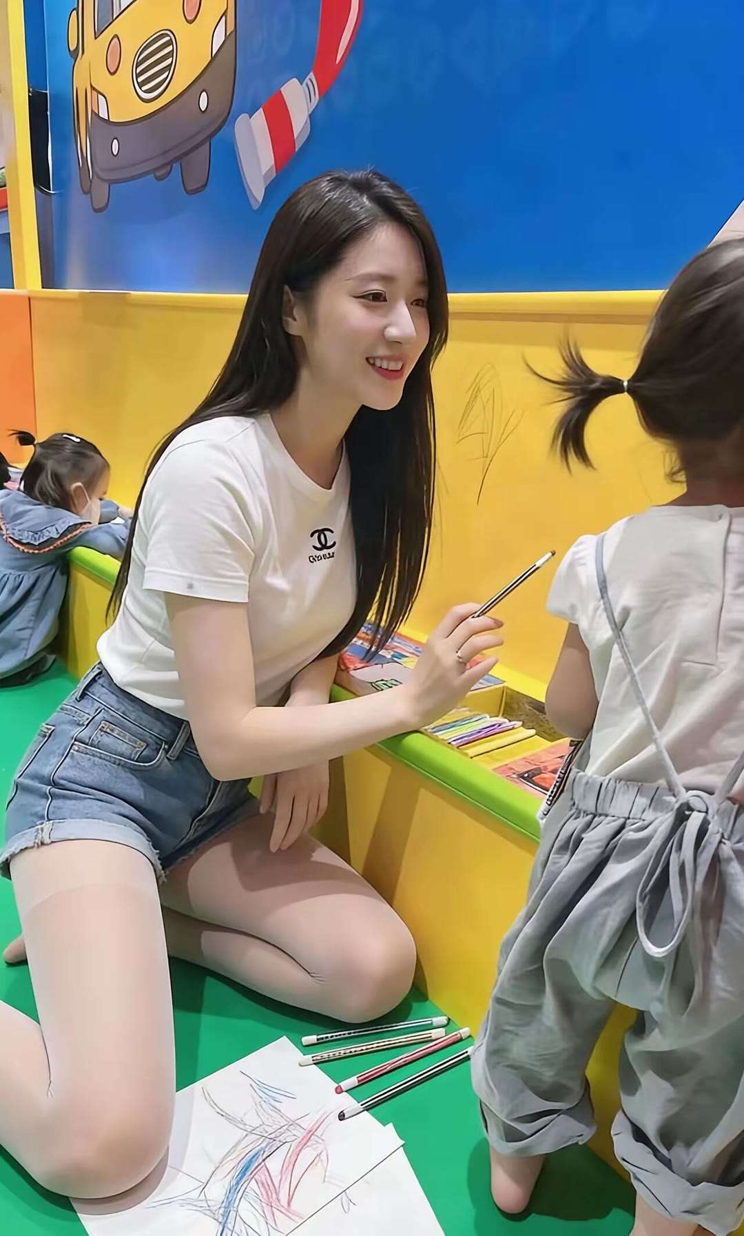 小朋友你们老师好看吗？ 