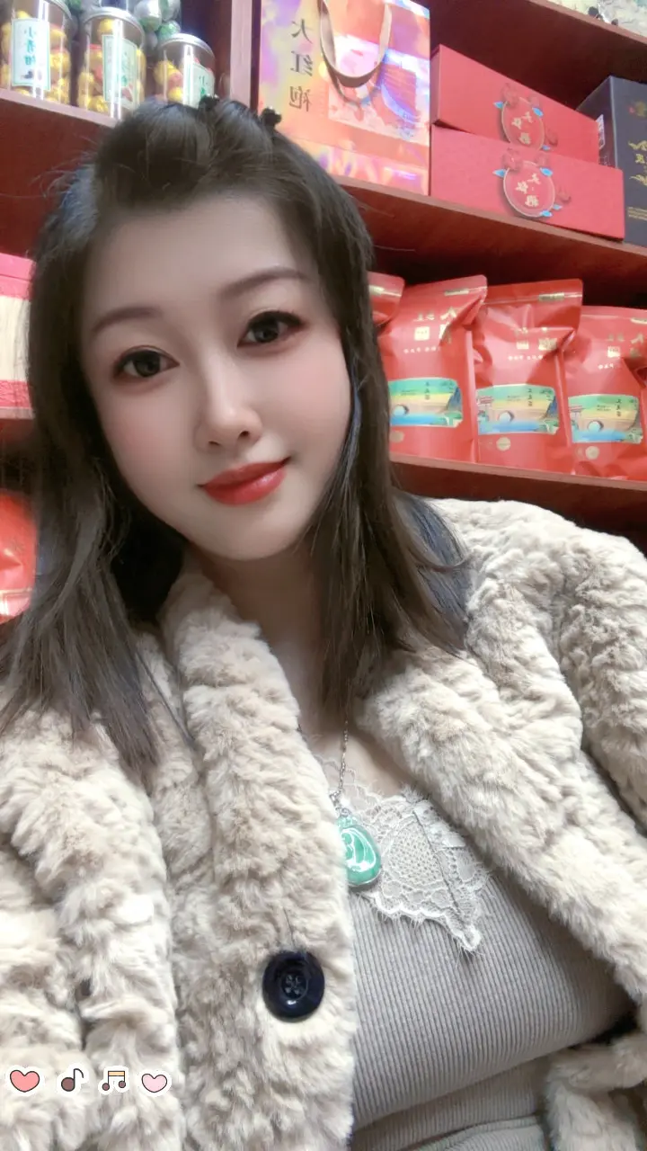 歌老了，姐也老了，歌还是当年的歌，姐已经不是当年的姐了，眼袋有了，鱼尾...