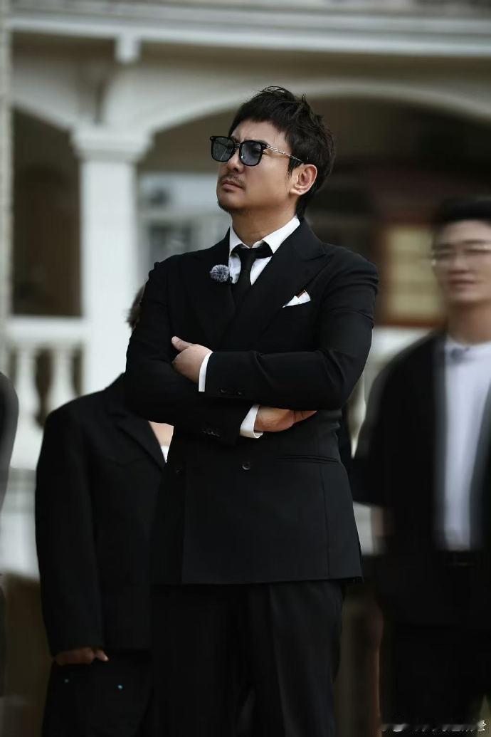 沈腾的颜值被低估了 沈腾的颜值真的被太多人忽略了！当年军艺校草时期的他，随便一张