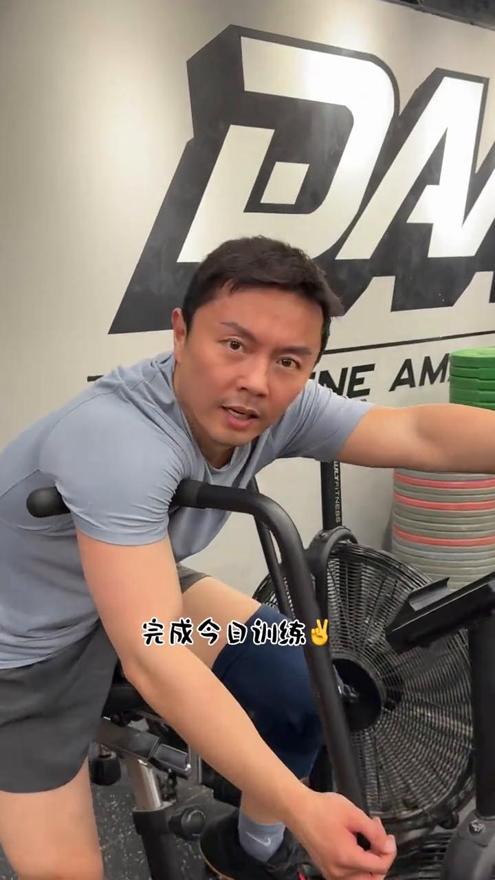 进步的一天又开启了。
训练本是一件很枯燥的事，需有意识的寻找过程中的趣味。来，你