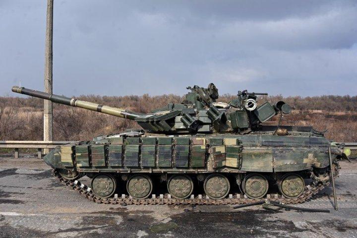 乌克兰武装部队正从堡垒城市康斯坦丁诺夫卡市中心撤退，装备被遗弃

乌克兰军队部队