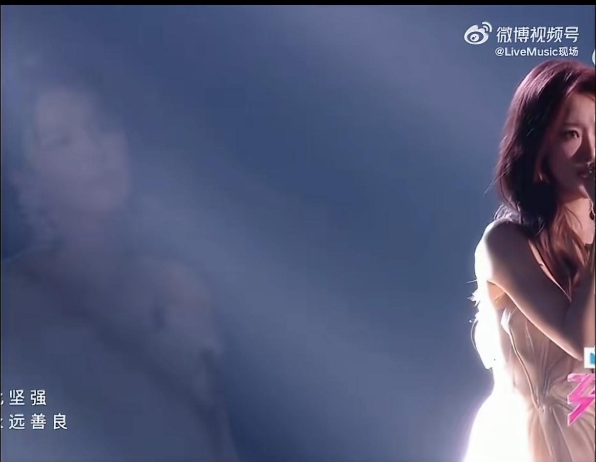 浪姐直播疑似暗藏挂电，《言不由衷》细节太明显
 
看完浪姐直播越回味越发现不对劲