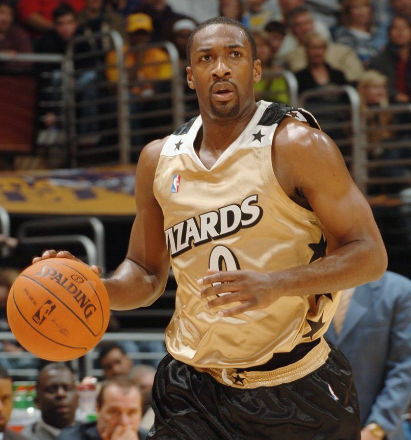 奇才将在下一场比赛中免费发放10000件复古球衣。经典战袍。NBA