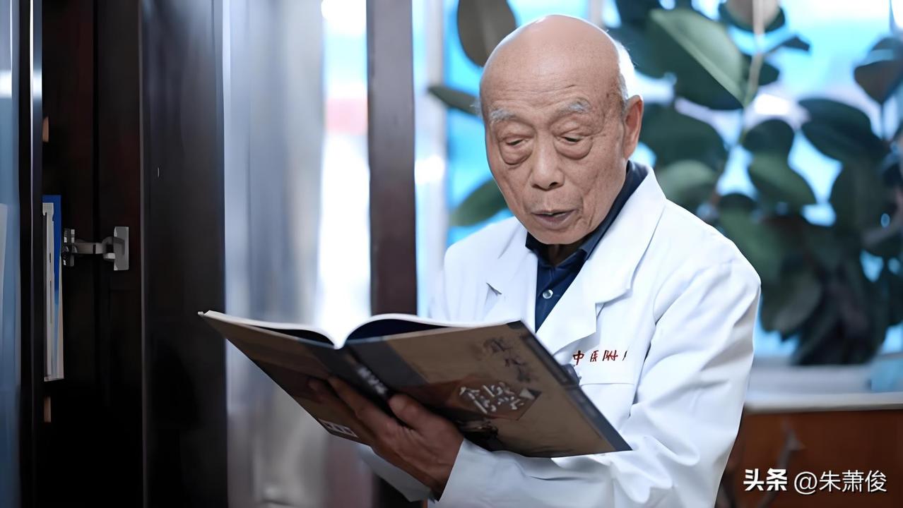 丁书文，1941年12月生，山东单县人，首届全国名中医，山东中医药大学附属医院主