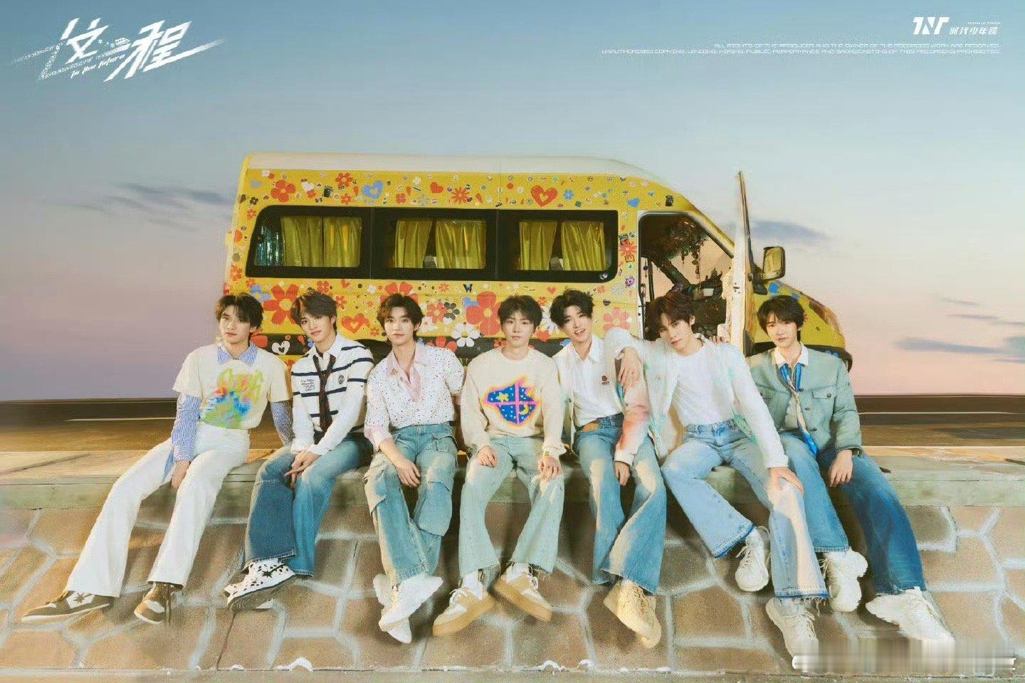 点开时团六周年二创合集的那一刻，我直接被同担们的创造力震住。绘画、手作、剪辑、混