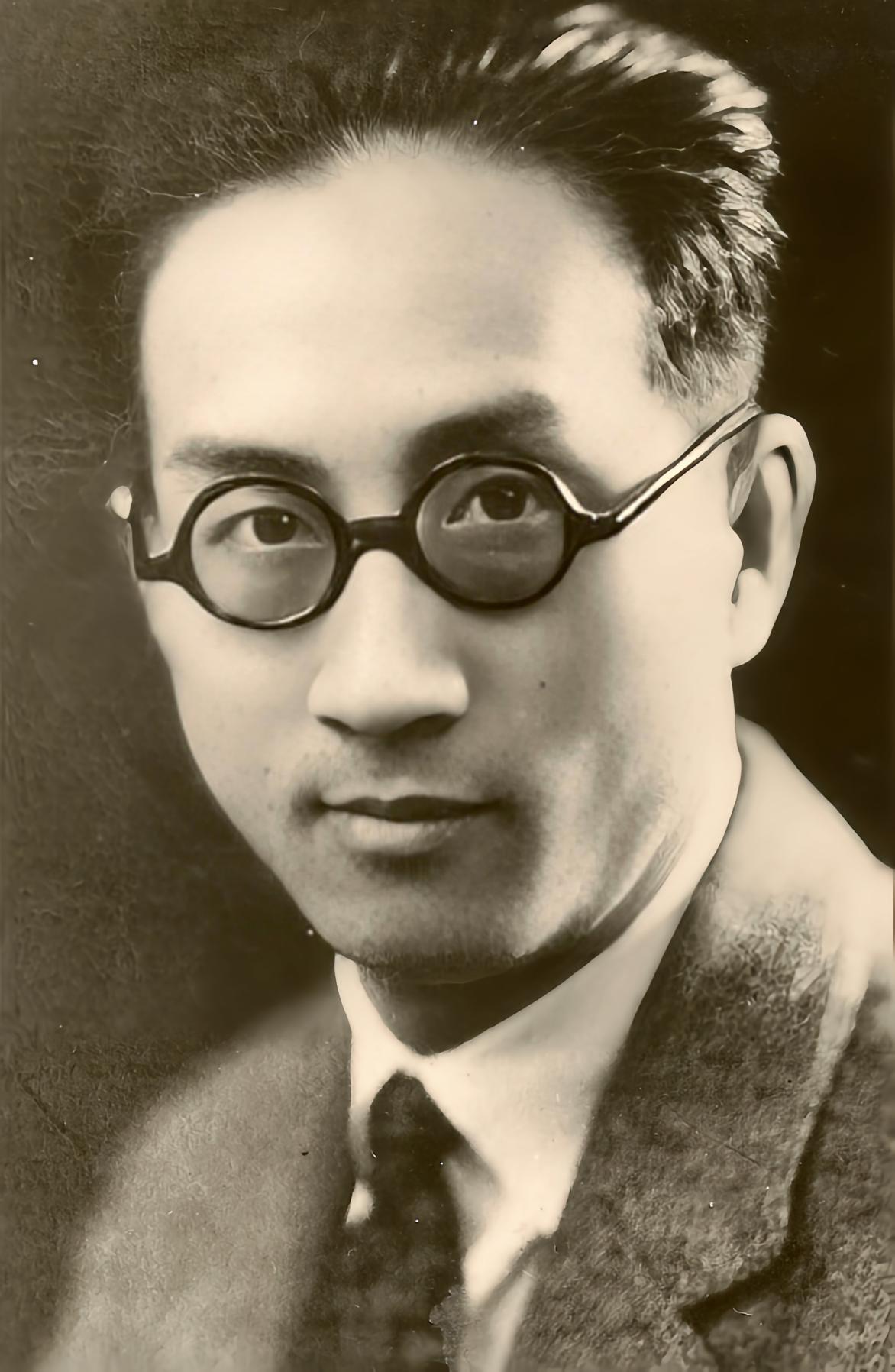 邹韬奋（1895年11月5日—1944年7月24日），出生于福建永安，祖籍江西余