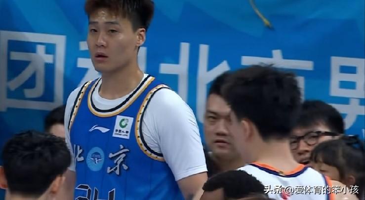 CBA季后赛半决赛的比拼当中，北京北汽与上海久事之间的比拼已经来到第四场的争夺。