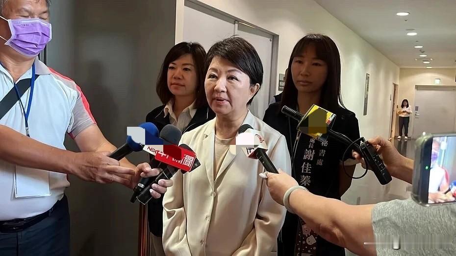 卢秀燕与王金平密谈 

台中市长卢秀燕近期展开全台辅选，甚至与王金平会面密谈。