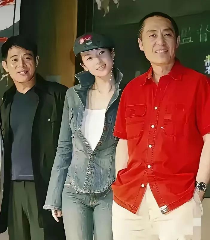 一个著名导演，一个著名武打明星，一个著名影星，全是名人，这身材，这神态，这气质，