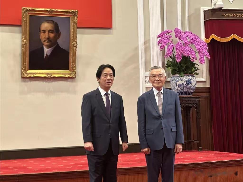 大家都知道，今天即将在韩国召开APEC峰会，各国和地区代表于昨日已抵达会场。当然