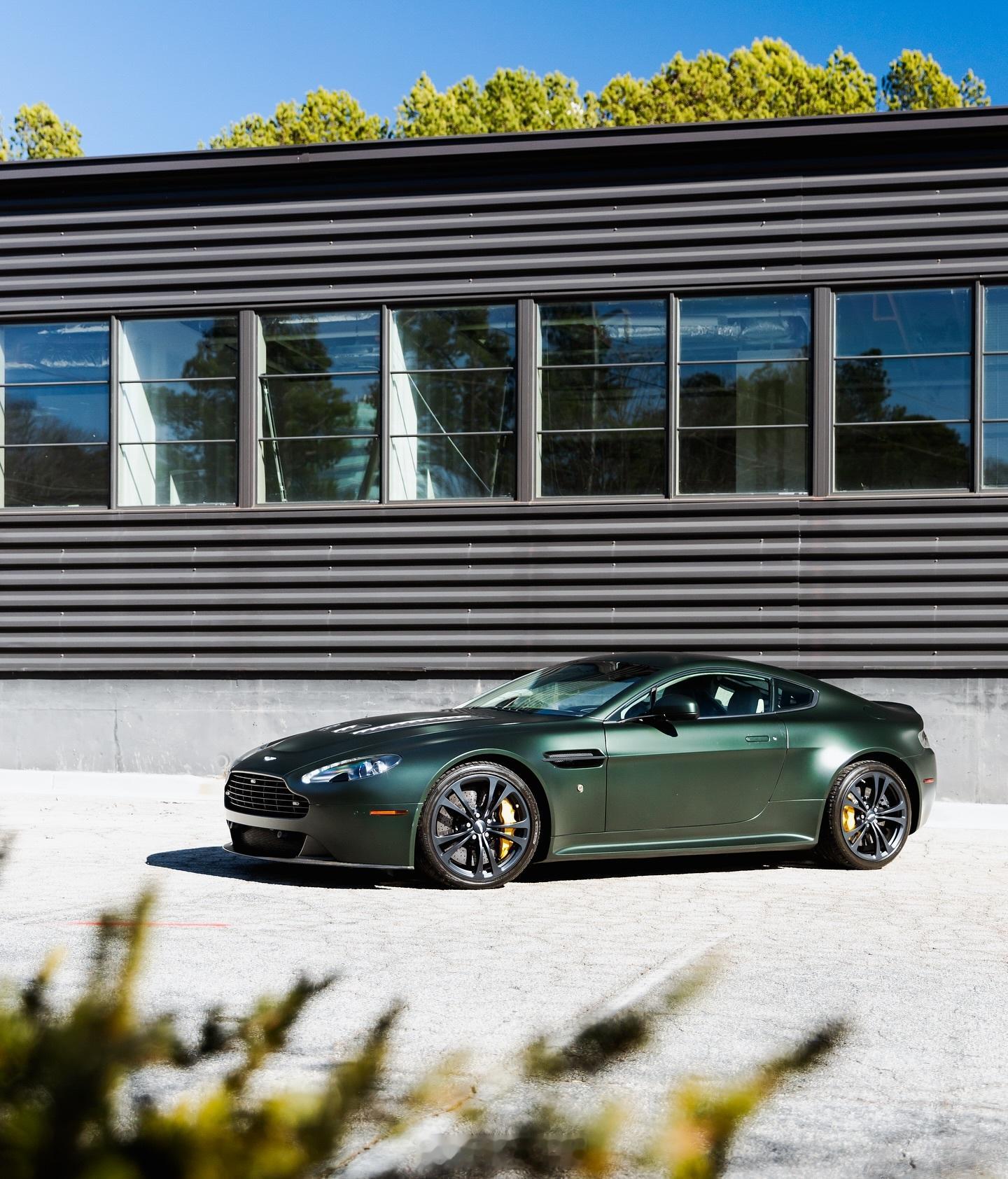 2012 Aston Martin V12 Vantage 