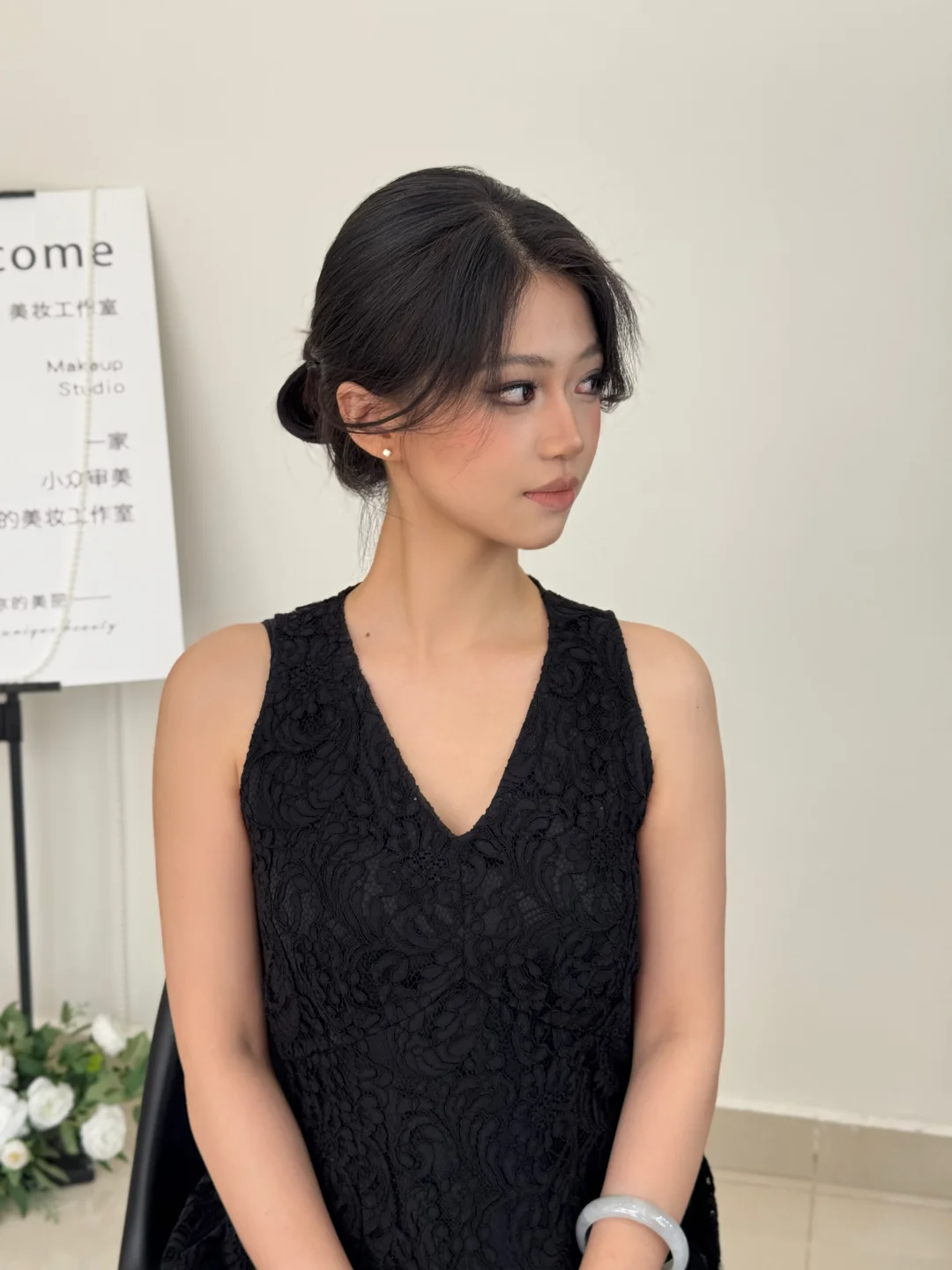 妆面精致发型随便搭配