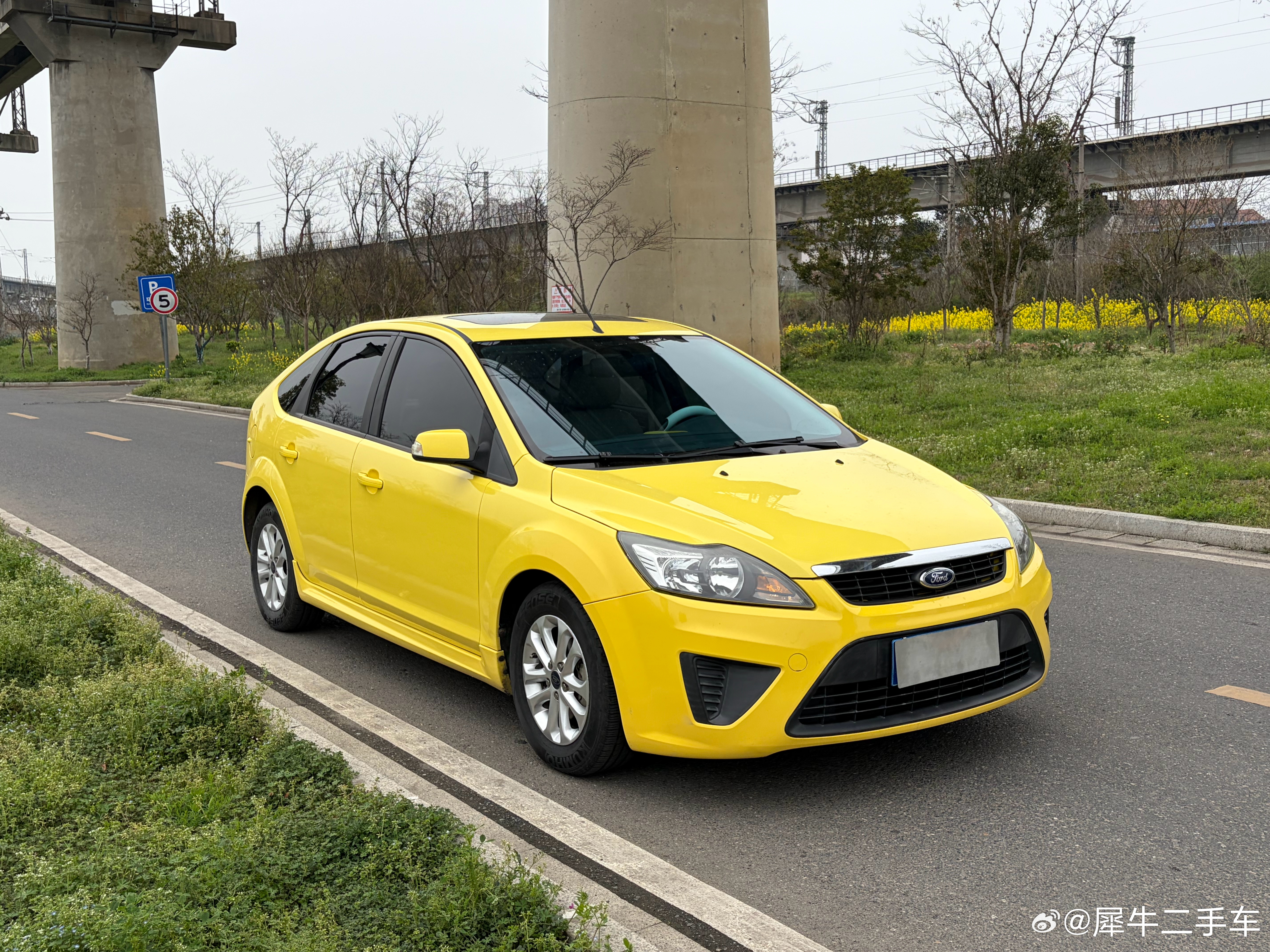 买了一台情怀车2014年在浙江上班的时候第一次见这车就非常喜欢那个时候20多岁的