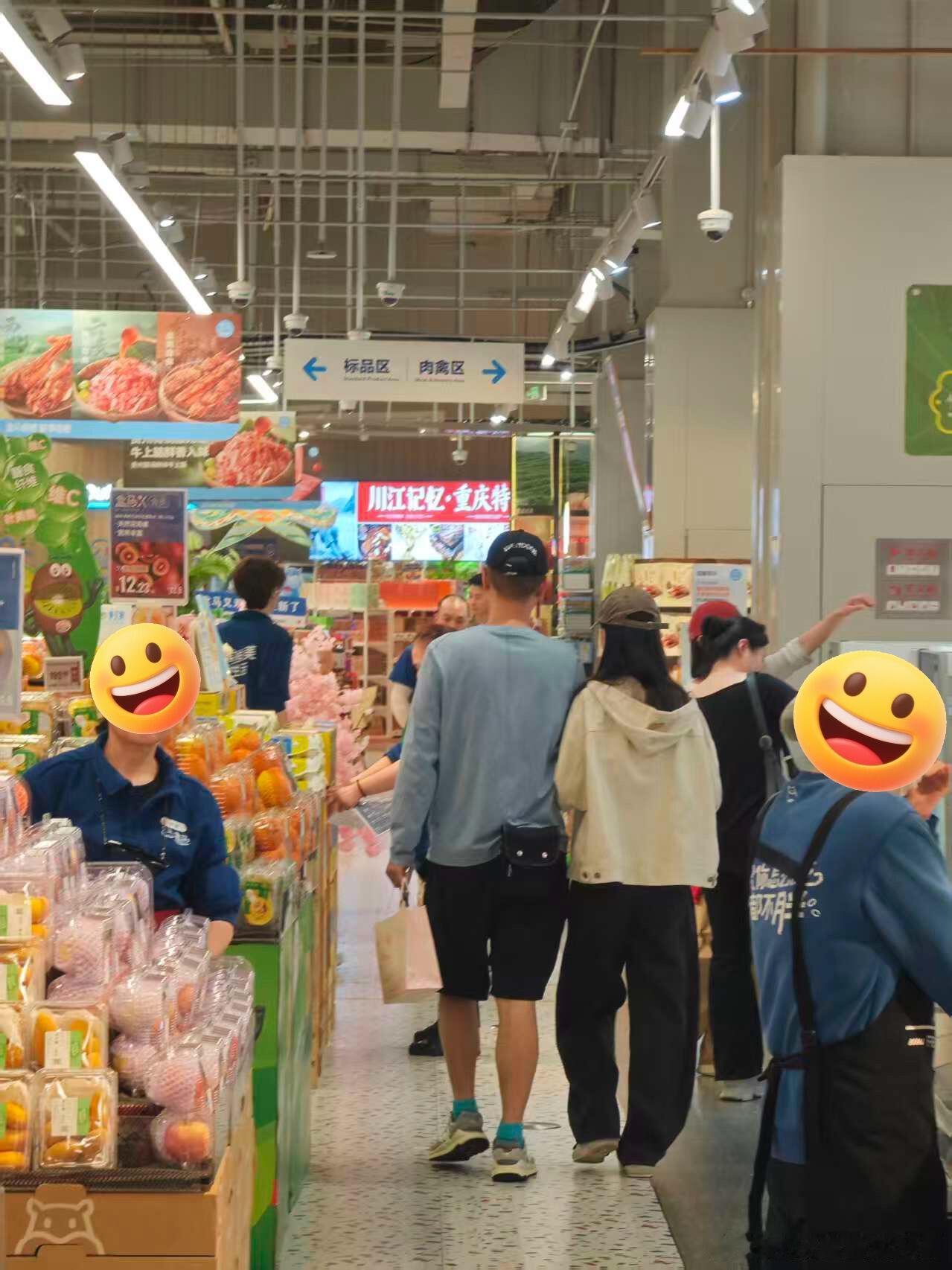 任重孙骁骁挽手逛超市偶遇任重孙骁骁挽手逛超市 偶遇任重孙骁骁挽手逛超市，感情稳定