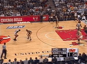 乔丹这个底线后仰中投的节奏，干脆利索，命中关键投篮！