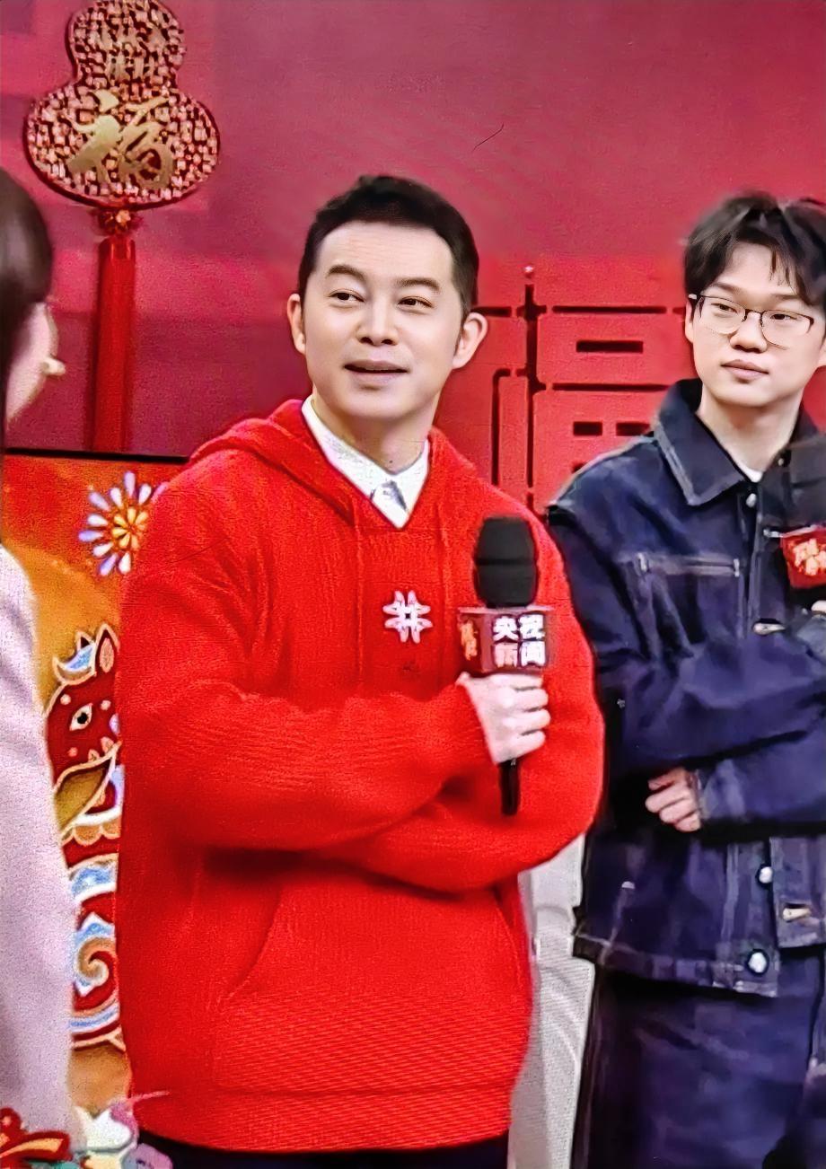 大家发现没？
沙溢这个人越来越不对味儿了，
明明已经48了，但减肥后，居然看不见