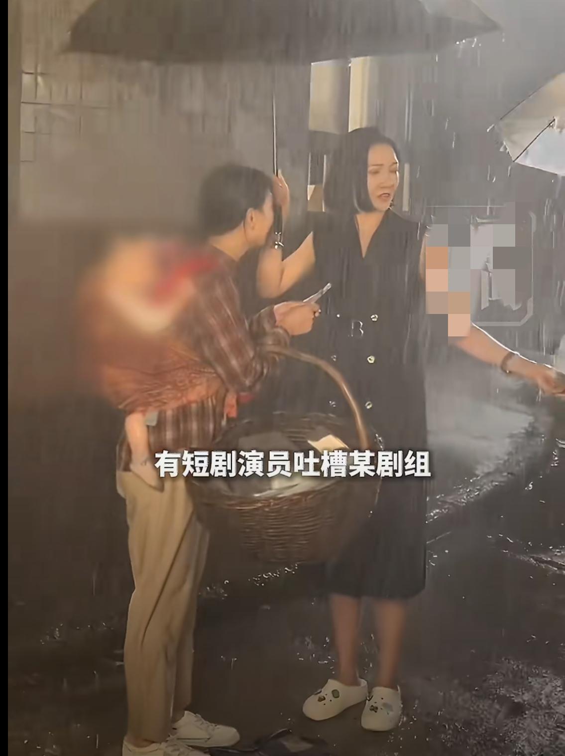 写了很长一段话，又删掉，不知如何来描述心中的愤怒和无助，我们作为旁观者只能帮助孩