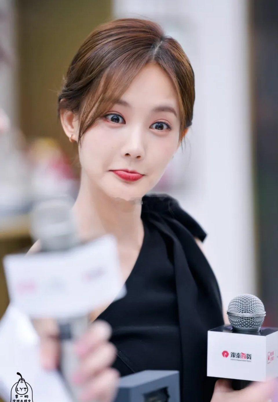 李一桐说被骗过钱和感情近日李一桐在采访中自曝过往经历，坦言三十多岁时，既被骗过感