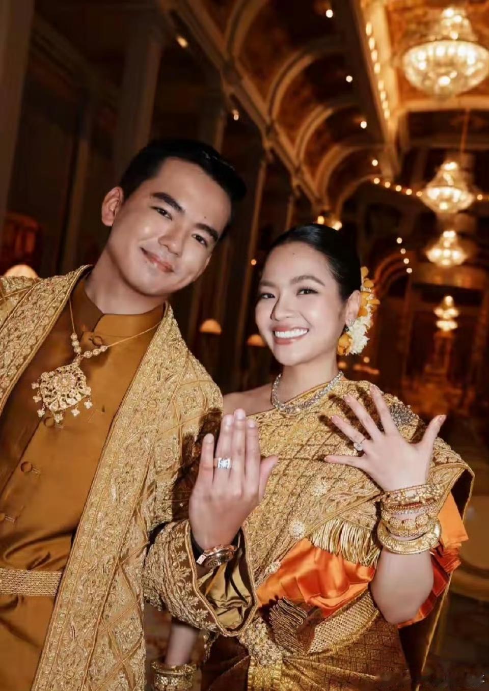 柬埔寨公主大婚太有看点！留华经历+小米大使，婚礼混搭炸鸡和威士忌
 
刚刷到柬埔