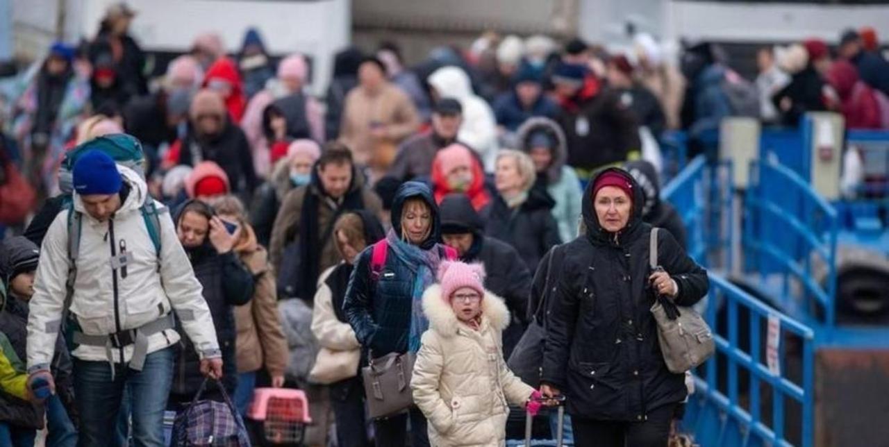 乌克兰新的移民政策正式生效，18~22岁的青年可以自由离开乌克兰！
视频里能看到