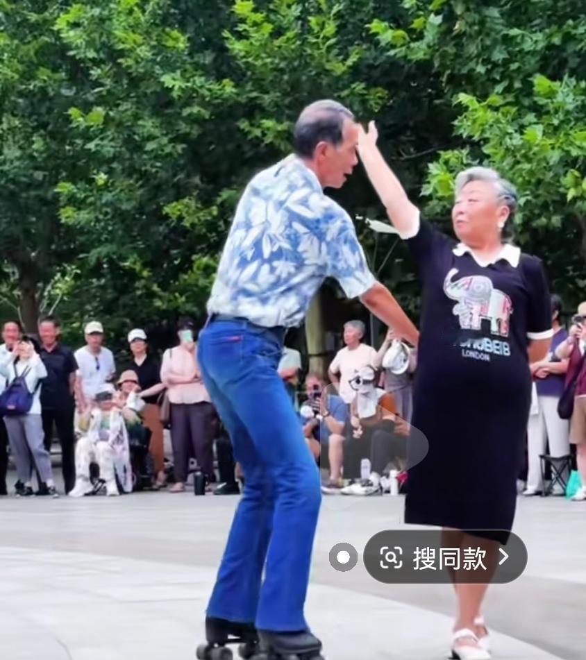 和王师傅跳压轴的白大姐，急流勇退，现在去哪了？
     轮滑舞蹈的王师傅和全国