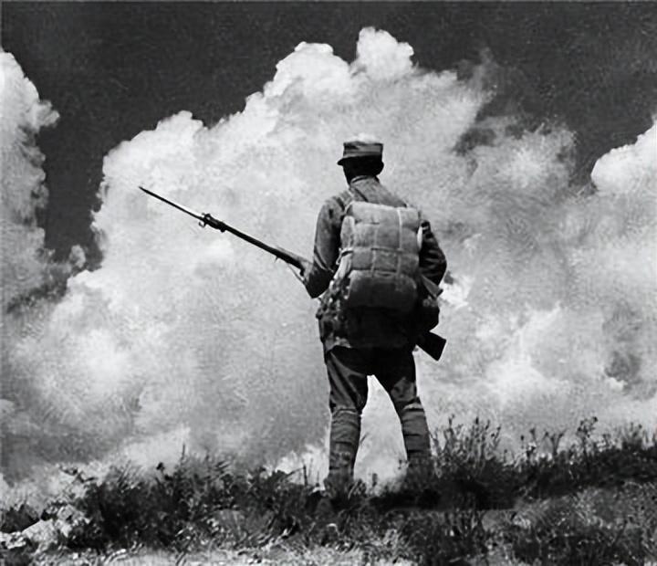 1944年，豫北一带正是敌我相持最紧的时候。咱们的侦察兵老李回来就说：“怪事了，
