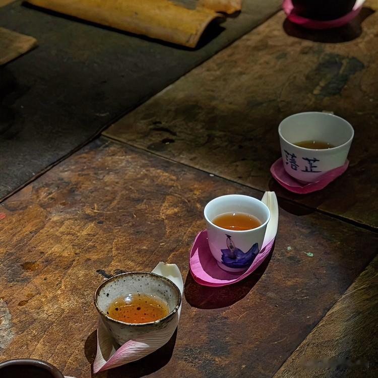 做什么都是消耗一生。有人在奔波中消耗，有人在焦虑中消耗，有人在无所事事中消耗。那