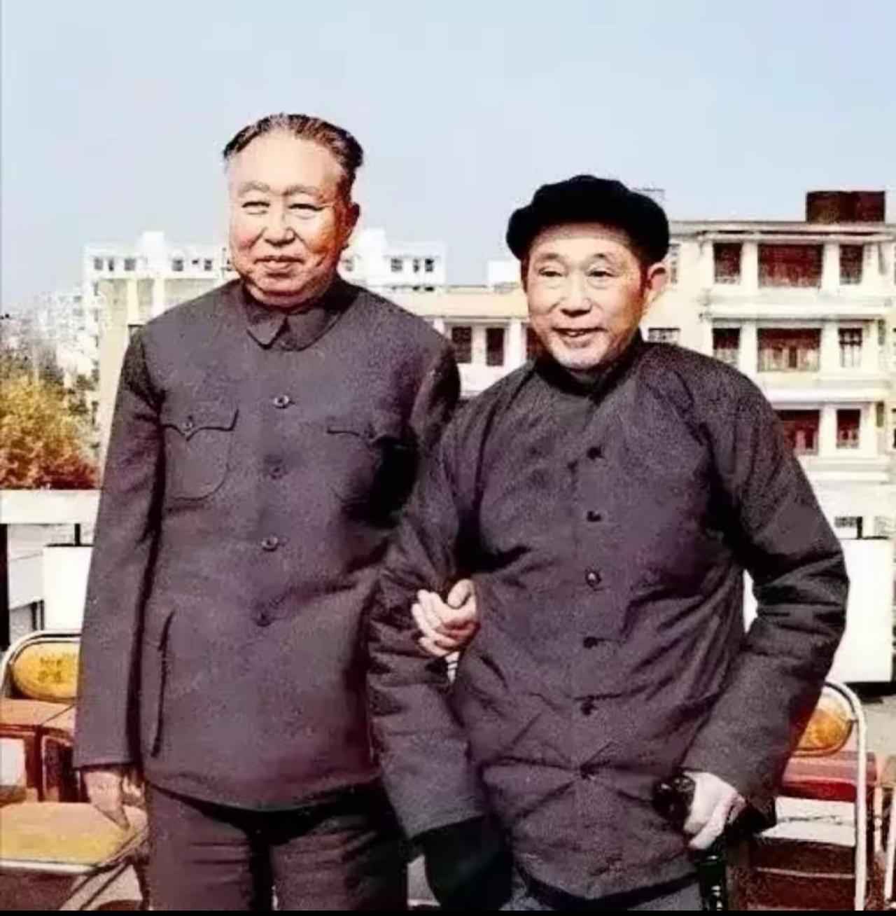 1990年11月28—29日，退居多年的华国锋回到阔别40年的湖南湘阴，看望老同