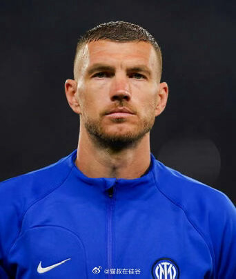 哲科：“我请求我们的球迷，当意大利国歌响起时，请全体起立并鼓掌。”“意大利是战争