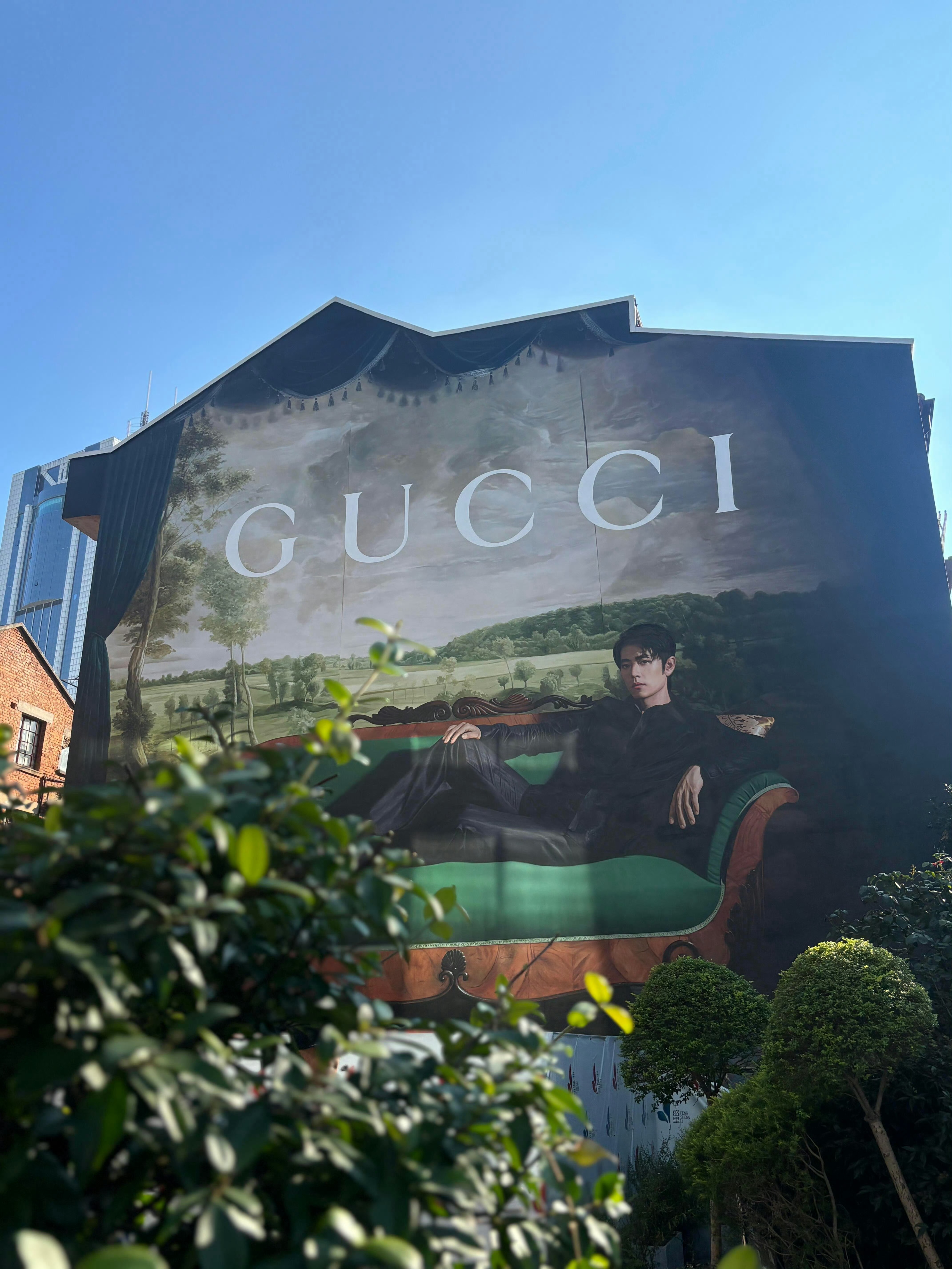 刷到世界名画3.0完工啦！！！俺们的GUCCI全球代言人肖战太帅啦～上海景观必打