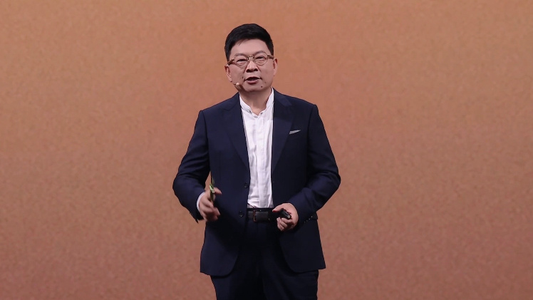 这次发布会没有媒体观众的呐喊声，感觉老余也少了一份激情[笑而不语] ​​​