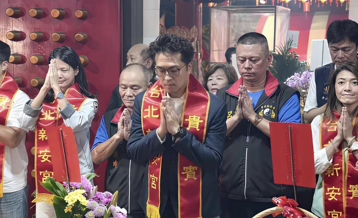 沈伯洋去拜关公，有点不可思议。

他向来大肆鼓吹对抗、制造两岸对立，割裂中华文化