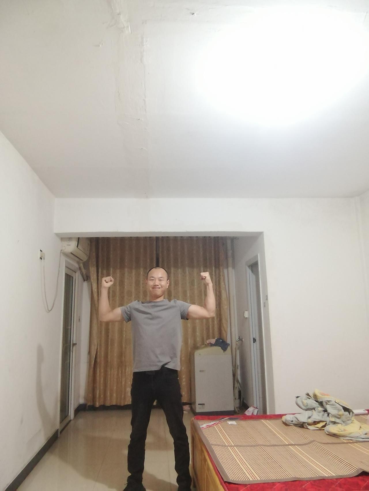 大家好，我是水电工星仔，昨晚失眠了，今天没去地产门店，反正还没正式入职，去不去无