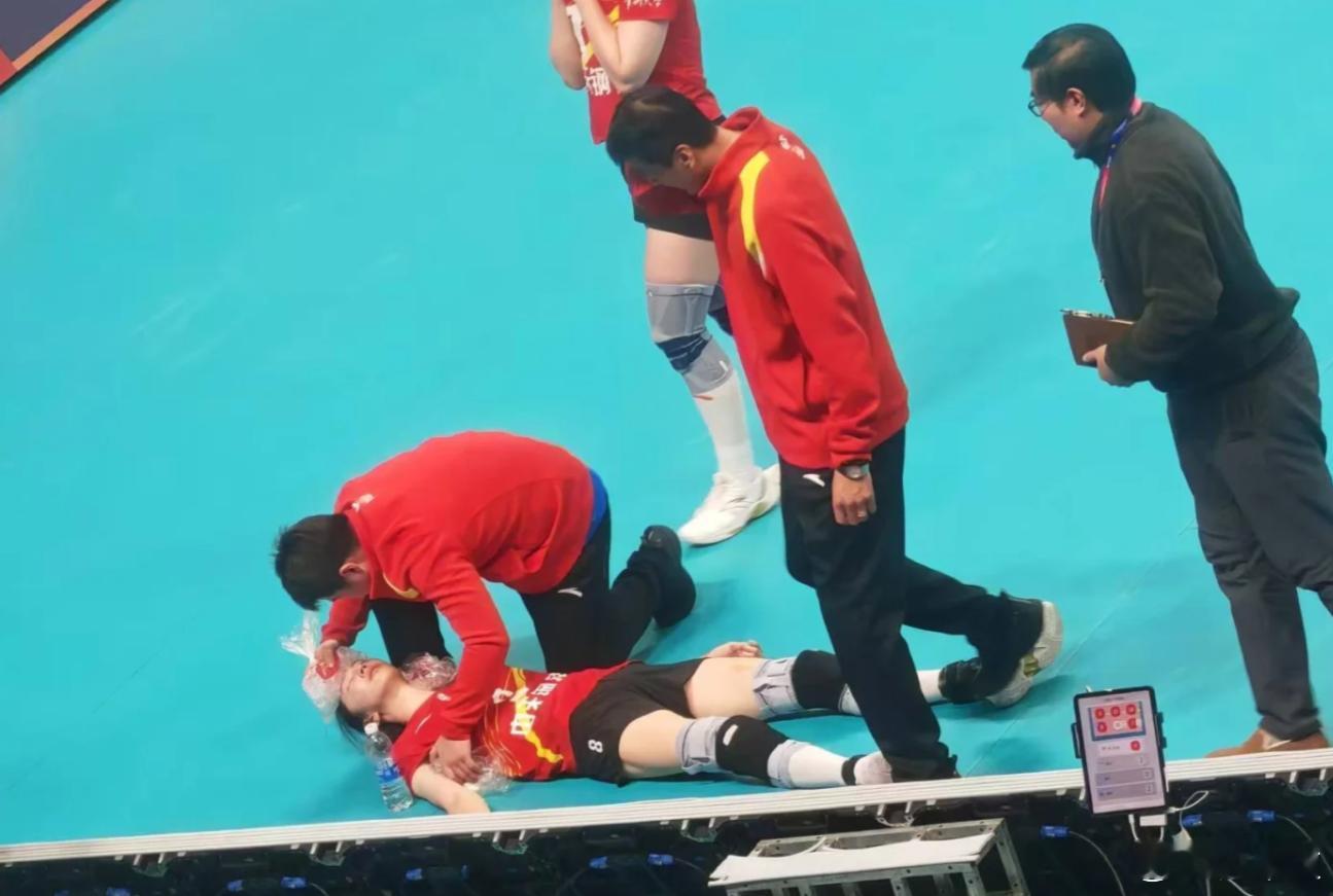 排超联赛吴梦洁与北京女排的比赛，吴梦洁带病出战贡献26分 48扣20中7失误5被