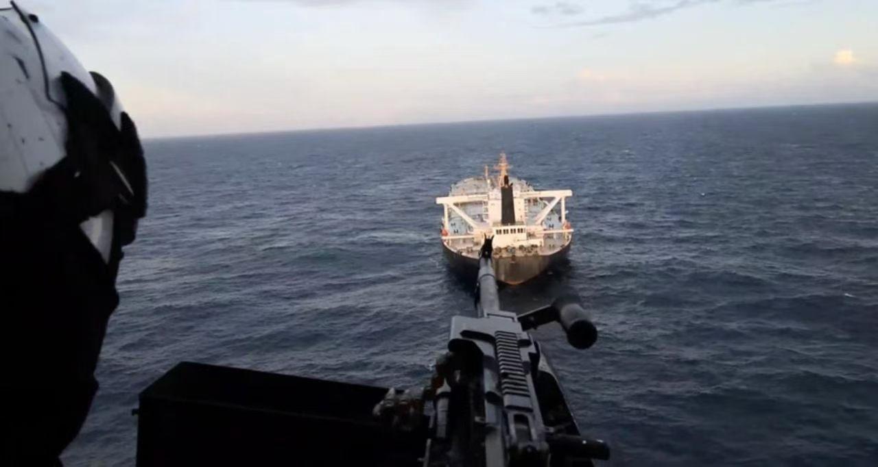 🇺🇸🔥🚢🇮🇷
美国海军在印度洋
于6月5日夜间扣押一艘无国旗、
受美