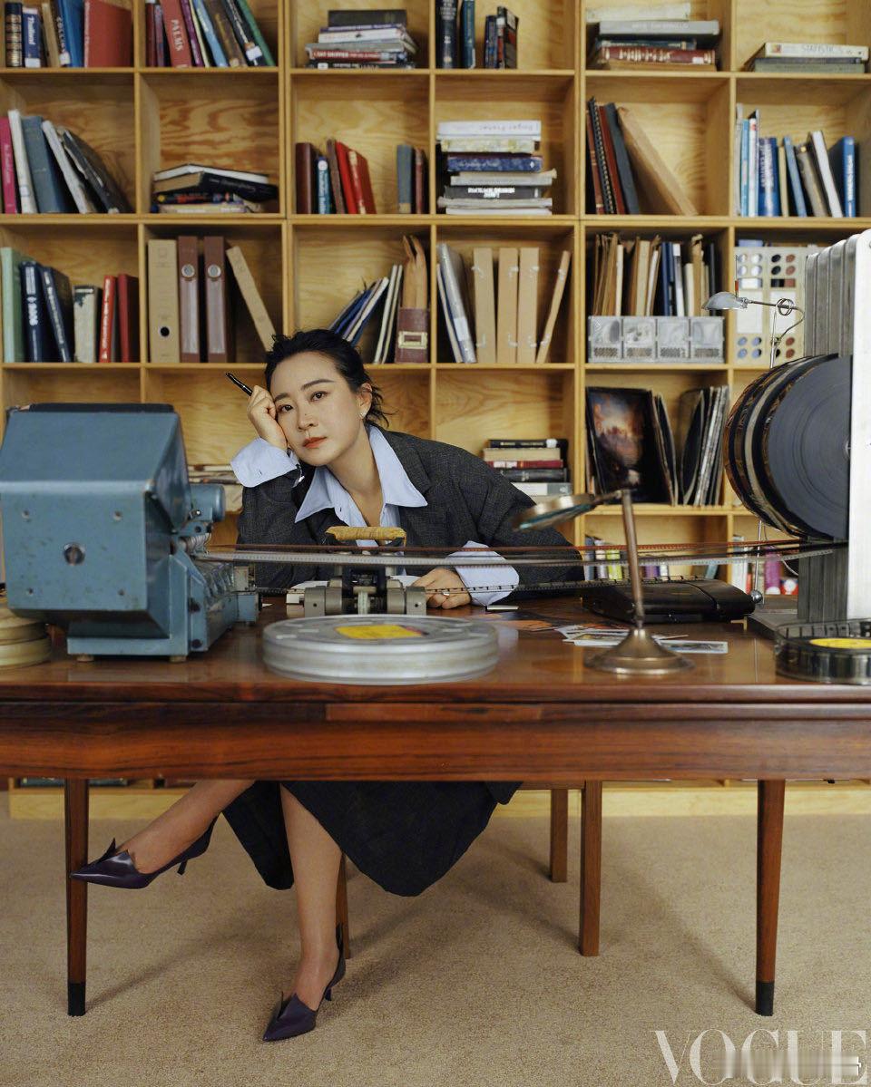 贾玲 我看我自己哪都美  看贾玲拍 VOGUE 访谈，自信称自己哪都美，登《时尚