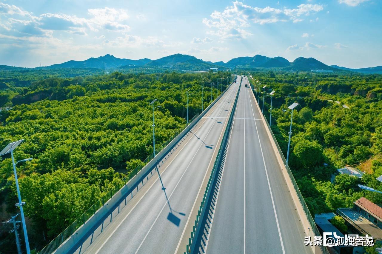 高速公路为什么要收费！

有人说是为了收回成本，让路可以一直维持运转！

有人说