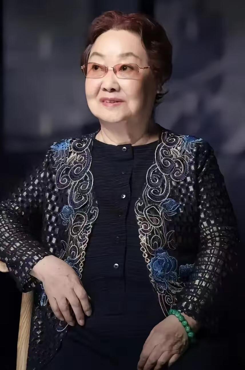 郭兰英的两任丈夫现状

第一任丈夫方浦东，两个人于1964年结婚，丈夫是国家的一