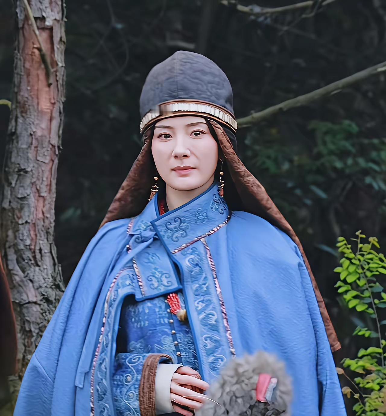 这个太后造型，把杨幂演没了，这根本不像她