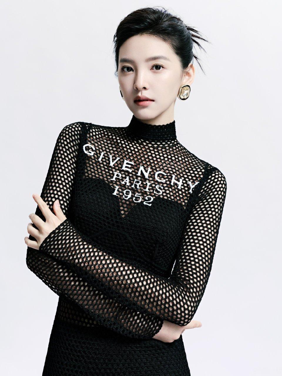 章若楠官宣GIVENCHY纪梵希品牌大使，拿下奢牌合约，也是Sarah Burt