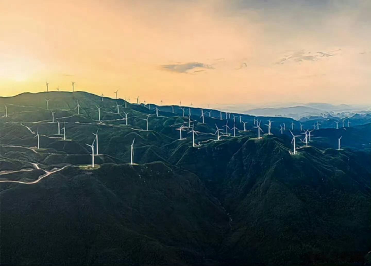 特朗普再次表态反对风力发电。他声称，中国等非常成功的国家都在使用美丽的煤炭，只有