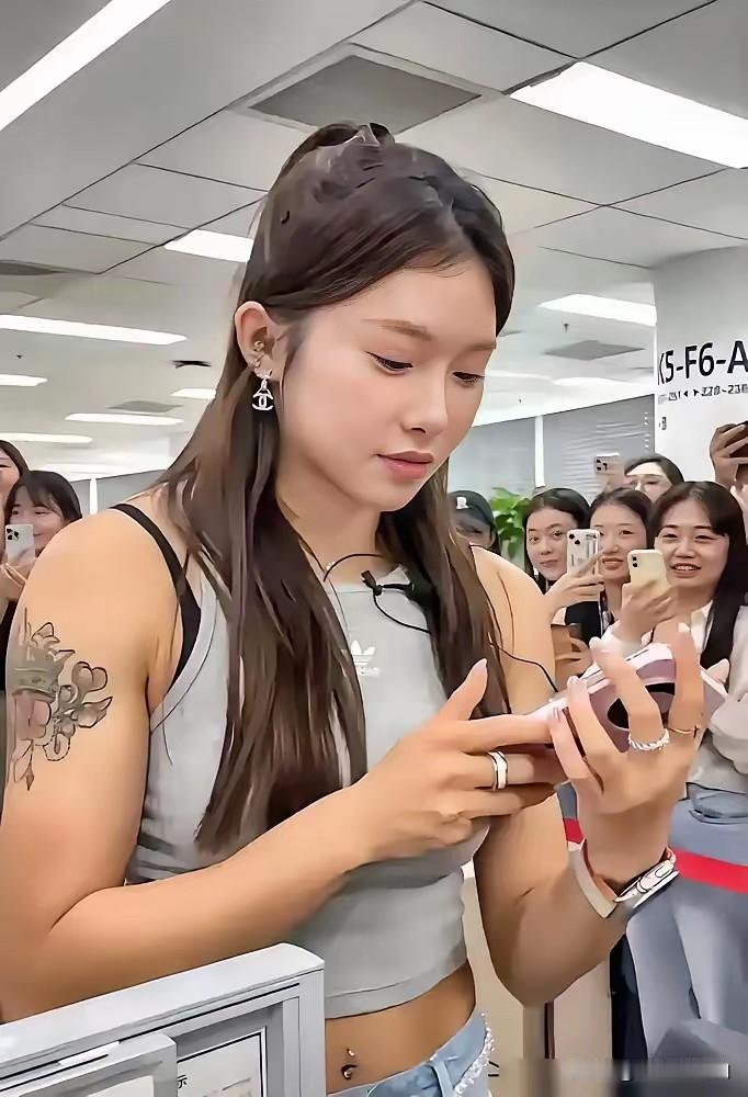 我一直是不怎么喜欢吴艳妮的。因为觉得她太狂，可当看到她说“和日本选手相比还差很多