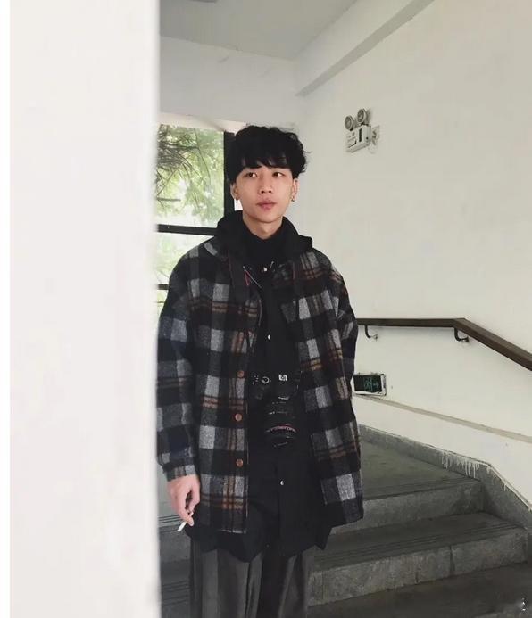 吴泽林体面吴泽林在《亲爱的客栈》里干活最多、挨骂最狠，还能坚持到录完，确实够“体