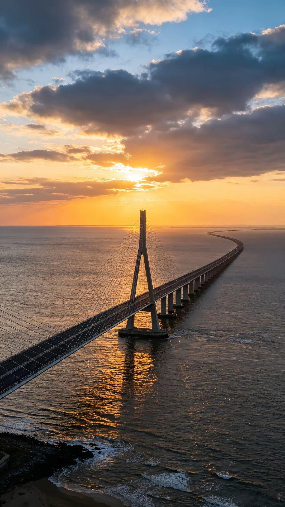 国内三大滨海城市，临海而生：1.青岛2.厦门3.?第三座是哪座滨海城市？你最喜欢