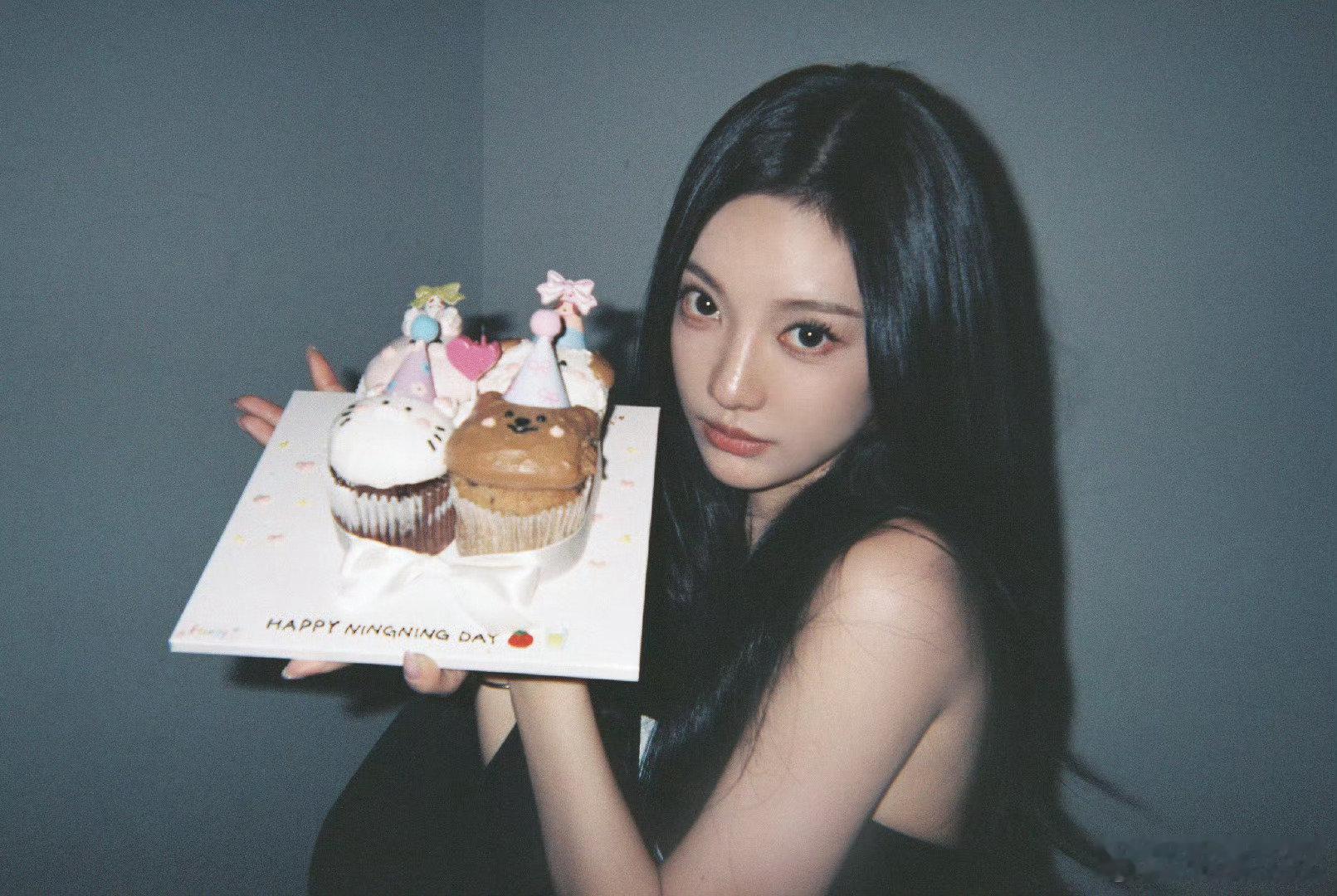 aespa宁艺卓生照 23岁的刻度为宁艺卓的逐梦路添上新光，我们见过她在舞台上的