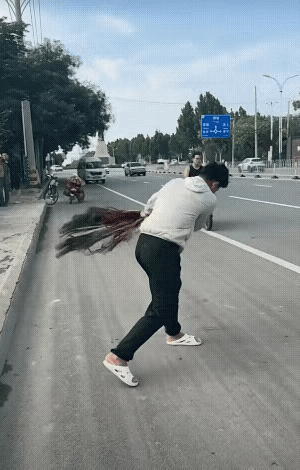 鱼：完了，是冲我来的，今天我是非蒸不可吗？