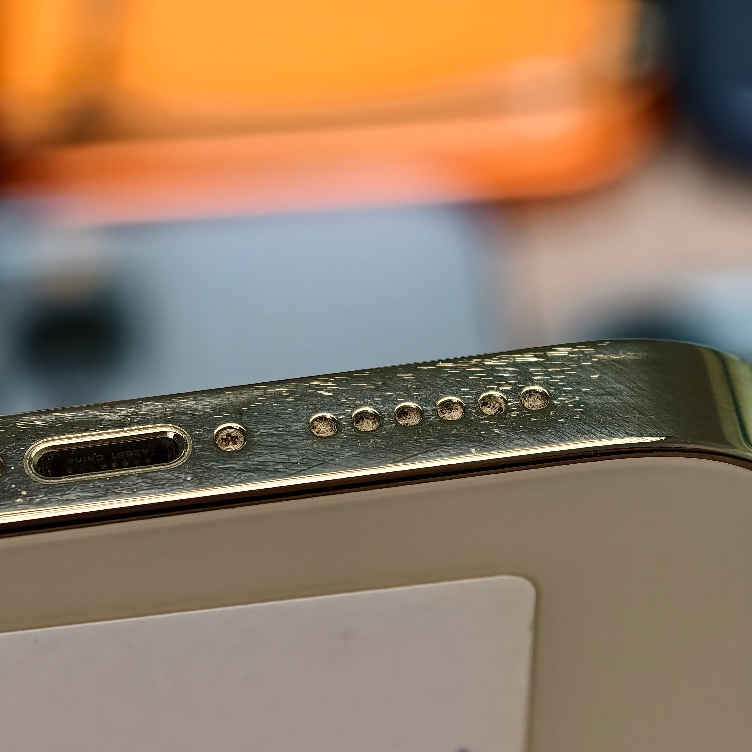 最近老是刷新到华强大佬做翻新机被抓，我手上这一台就是典型的iPhone  14 