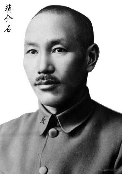蒋介石的人生充满戏剧性转折：早年留学日本接触革命思想，后获孙中山赏识，通过黄埔军
