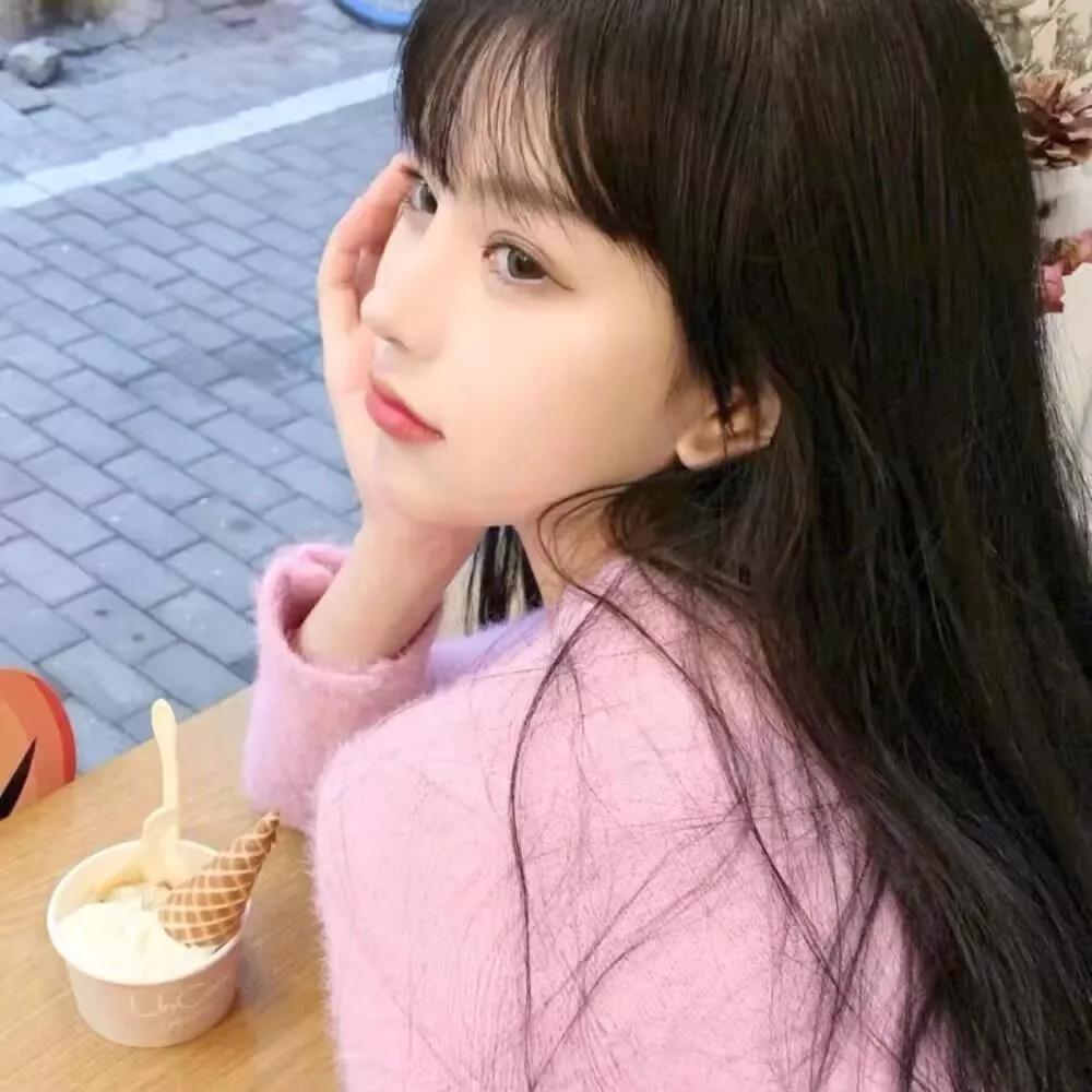 在秋日的午后，享受甜蜜的冰淇淋时光。冰淇淋 治愈系冰冰淇淋 心动的冰淇淋 秋日甜